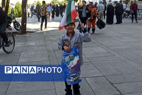حضور پرشور دانش آموزان دبستان شاهد حیات در راهپیمایی سیزده آبان ۱۴۰۴