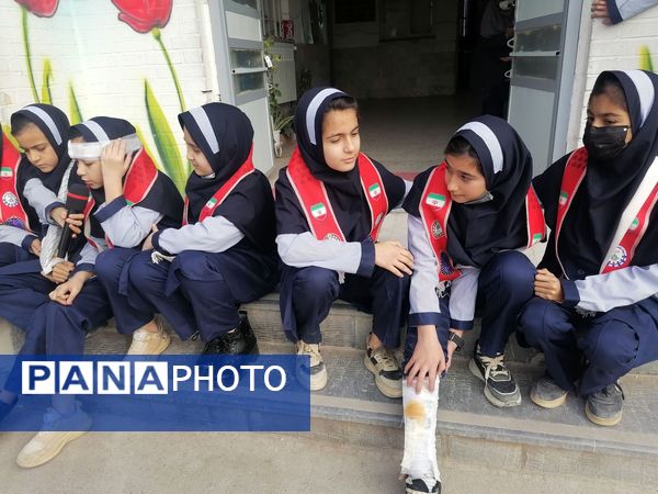 بیست و هفتمین دوره مانور زلزله در مدرسه ناهید نخودی 