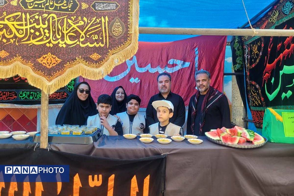 برپایی موکب های مختلف در مسیر پیاده روی اربعین در ناحیه دو شهرری 