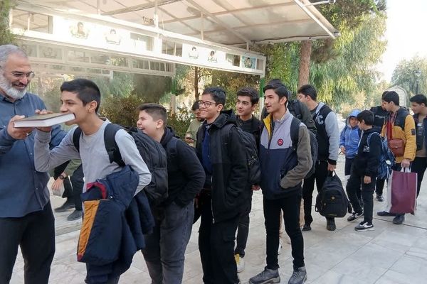 اعزام پنجمین کاروان راهیان نور پسران دانش‌آموز استان قم