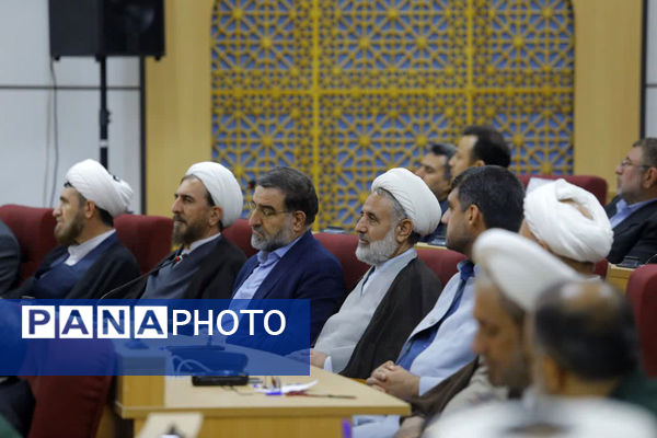 جلسه شورای اداری استان قم با حضور رئیس جمهوری