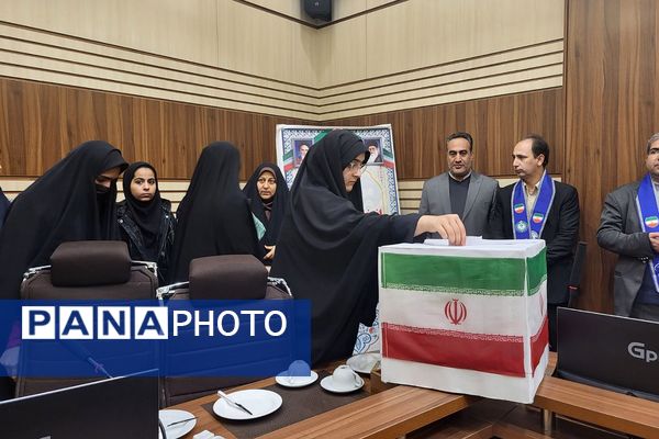 انتخابات شورای دانش آموزی منطقه‌ای با حضور معاون پرورشی و تربیت بدنی ناحیه دو شهرری 