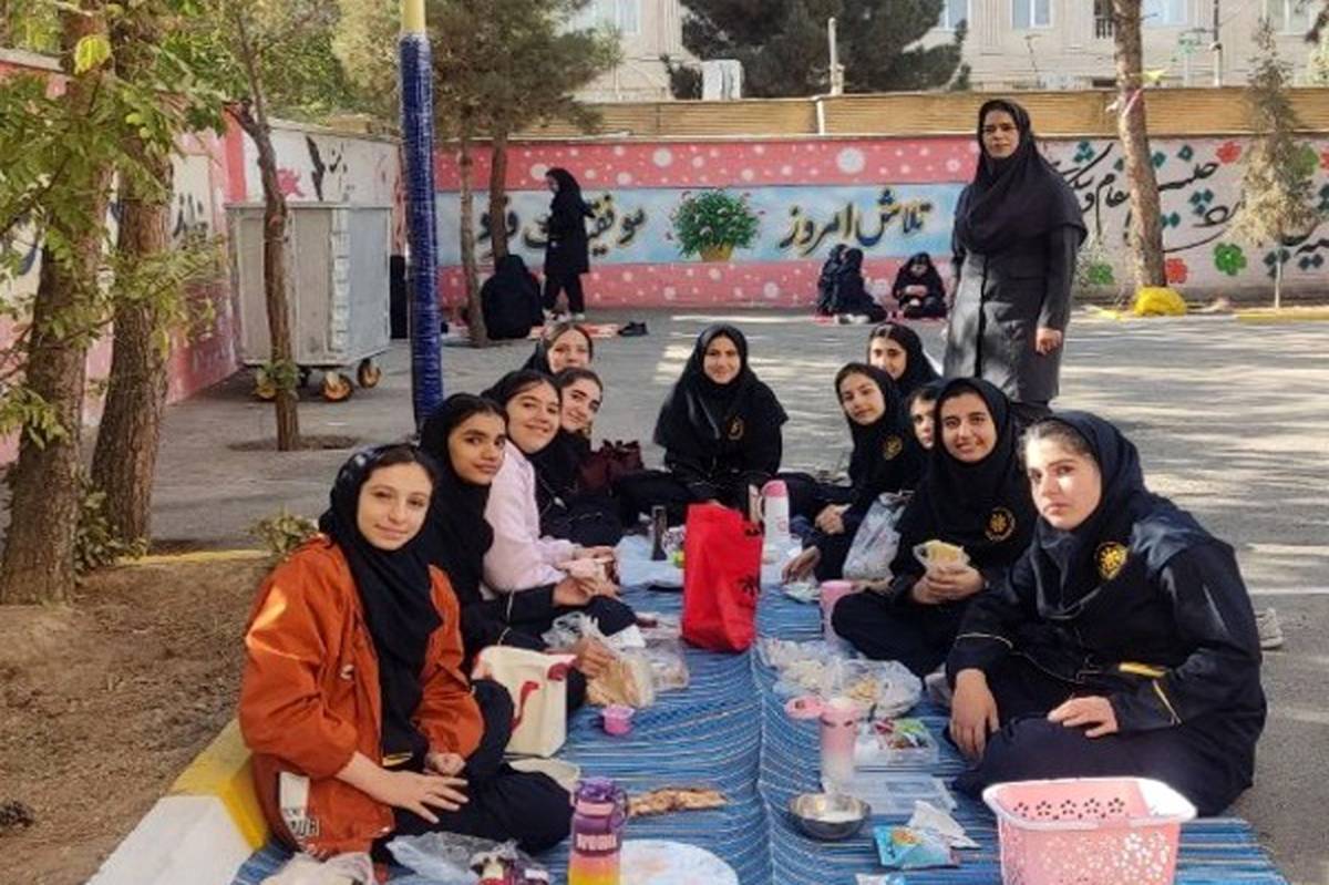 گردهمایی صبحانه سالم در دبیرستان فرزانگان 5 ساوجبلاغ