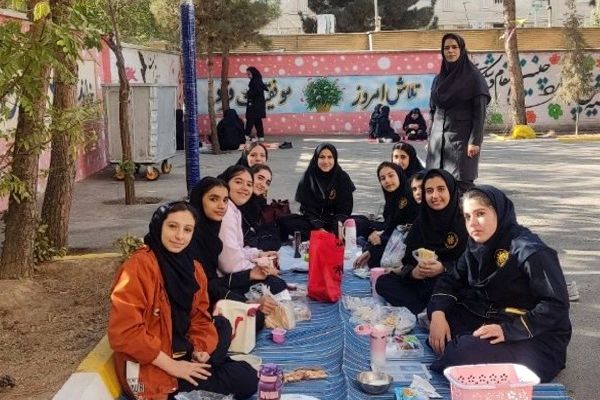 گردهمایی صبحانه سالم در دبیرستان فرزانگان 5 ساوجبلاغ