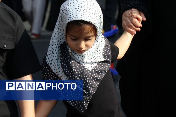 پای‌برهنه،در مسیر عشق