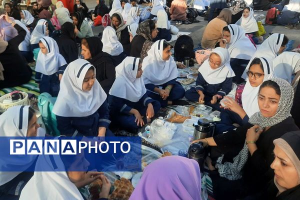 برگزاری مراسم صبحانه مادر دختری همزمان با آغاز هفته‌ پیوند اولیا و مربیان در دبستان مهندس وحید کیهانی ناحیه یک شهرری