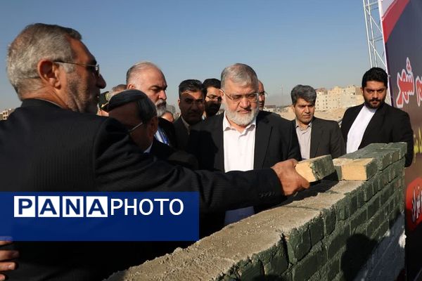 وعده قشقاوی به تحقق رسید، خشت‌گذاری دو مدرسه ۱۵ کلاسه دخترانه در حصارک پایین