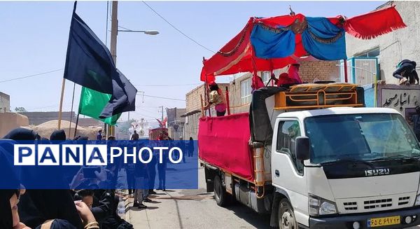 اجرای آیین کهن نخل‌گردانی و بیل‌زنی در روستای فدافن