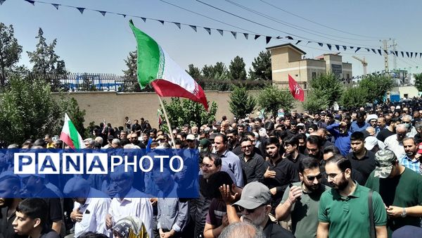 مردم کرج پیکر شهدا حمله رژیم غاصب صهیونیستی به ایران را با عشق و احترام تشییع کردند