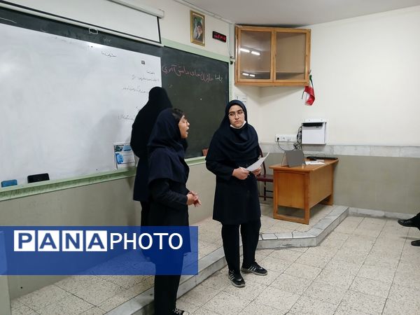  جلسه شورا  و بسیج دانش آموزی در دبیرستان نمونه دولتی مهشید مصلی نژاد