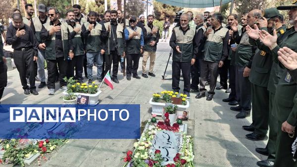 فرهنگیان منطقه ۱۴ تهران، به سرداران شهید جنگ ۱۲ روزه ادای احترام کردند