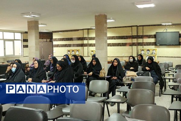 کارگاه اقدام‌پژوهی در فیروزکوه؛ گامی به سوی معلمی پژوهنده