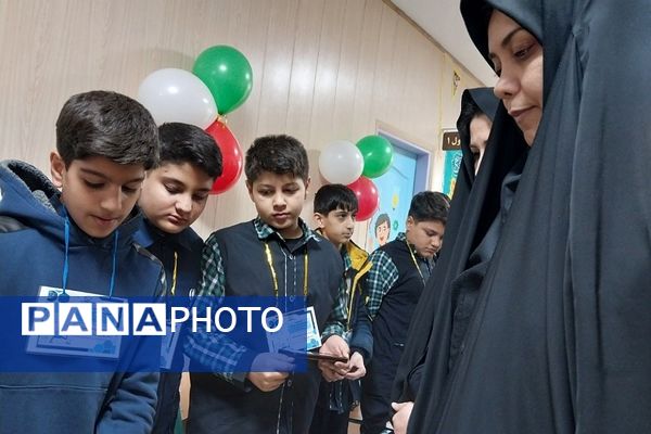 برپایی نمایشگاه طرح جابر ابن حیان در دبستان هیأت امنایی شهید قلنبر ناحیه دو شهرری 