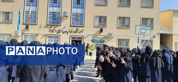 گذری برصبح‌گاه دبیرستان وکیلی ۹