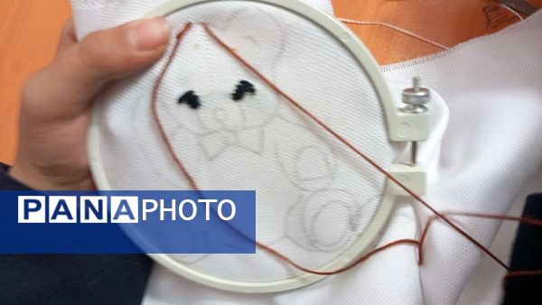 برگزاری کارگاه گلدوزی دانش‌آموزان پایه ششم دبستان لاله‌های انقلاب ناحیه 3 کرج 