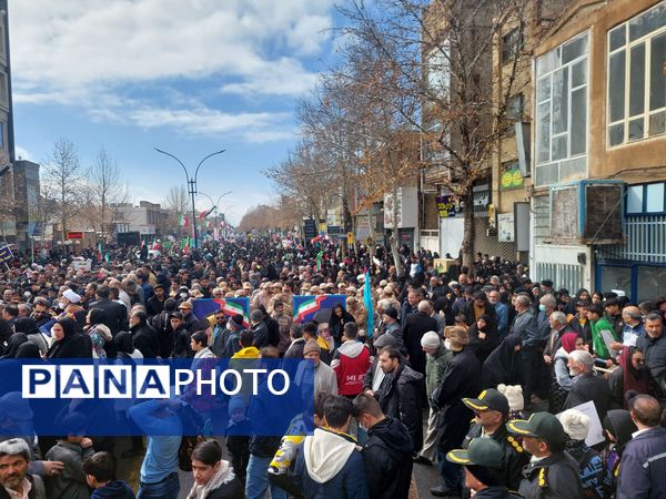 راهپیمایی ۲۲بهمن در شهرستان کاشمر با حضور پر رنگ مردم برگزار شد 