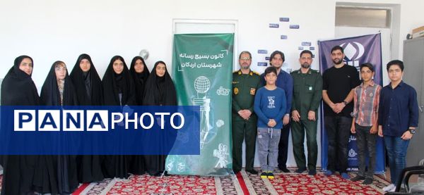 دیدار صمیمی فرمانده ناحیه مقاومت بسیج شهرستان اردکان با خبرنگاران پانا و بسیج رسانه