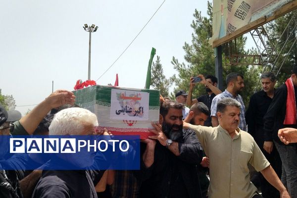 مراسم تشییع پیکر پاک شهید اکبر عنایتی در گلزار شهدای ملارد