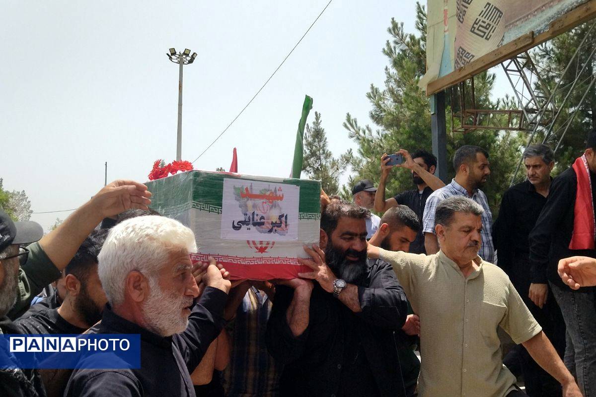 مراسم تشییع پیکر پاک شهید اکبر عنایتی در گلزار شهدای ملارد