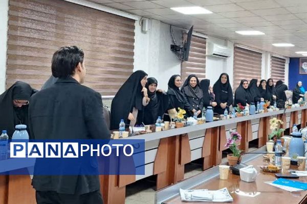 برگزاری جلسه با مدیران مدارس با محوریت طرح میدان پویا
