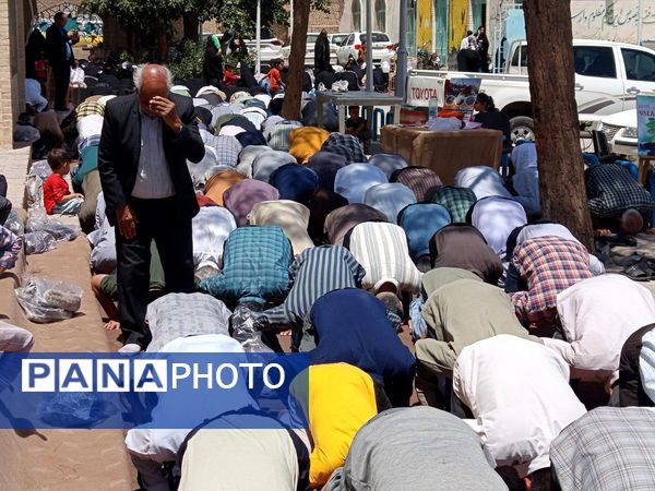 نماز جمعه ای هزاران نفری با حضور حماسی مردم کاشمر