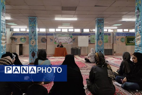 سلسله جلسات گفتمان دینی و مشاوره خانواده در هنرستان موفقیان