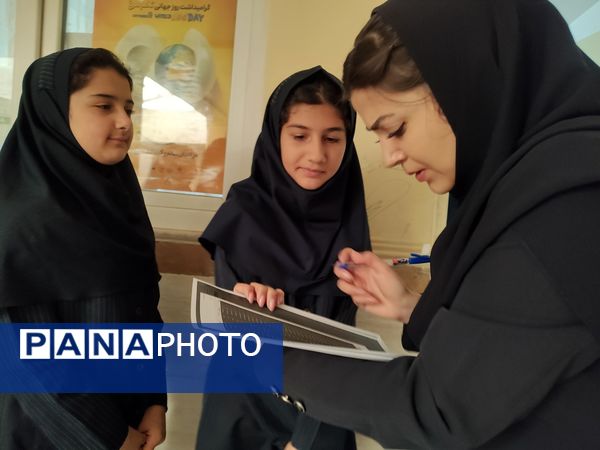 اجرای طرح سلامت دهان و دندان و فلوراید تراپی در مدرسه مریم بهارستان دو 