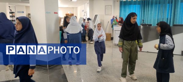 بازدید دانش آموزان مدرسه شهید خاقانی شیروان از کتابخانه اندیشه‌‌ در هفته کتاب و کتابخوانی