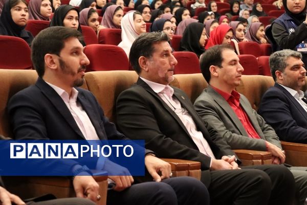 آیین تجلیل از دختران منتخب جشنواره‌ها و مسابقات دانش‌آموزی شهرستان‌های استان تهران