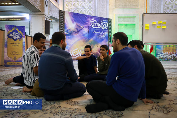 اعتکاف دانش‌آموزی در مسجد جامع شهرک غرب