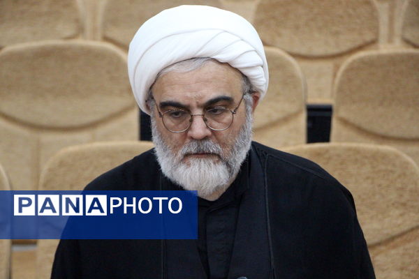 نشست معلمان شهر یزد با محسن قنبریان در یزد