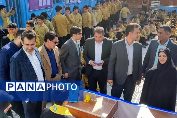 برای اولین بار در کشور،انتخابات الکترونیکی شورای دانش آموزی در دبیرستان صبح روشن شهر قدس