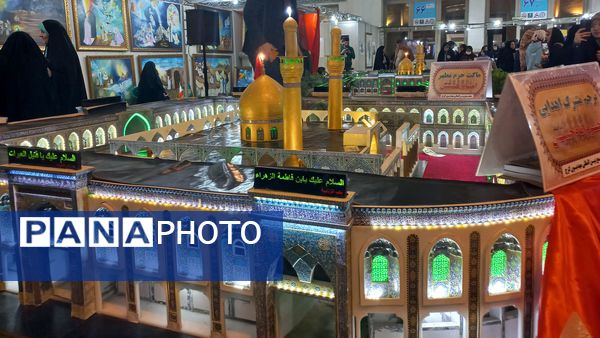 استقبال مردم از نمایشگاه بین المللی قرآن کریم در روز‌های پایانی سال