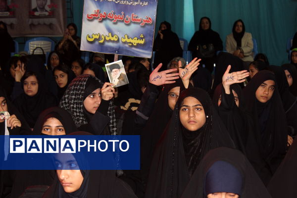 حضور پررنگ دانش‌آموزان دختر در آیین فاطمیون کرمان