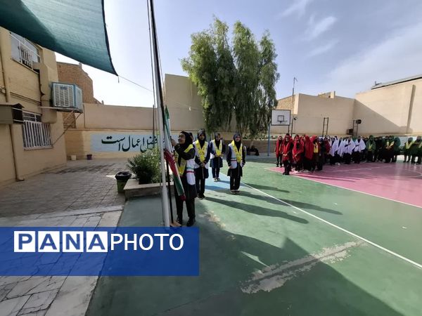 بازدید مدرسان کشوری سازمان دانش‌آموزی از دبیرستان تمام تشکیلاتی عفت