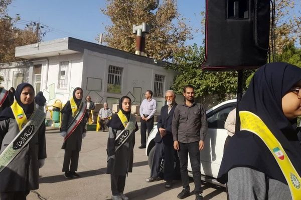 نواخته‌شدن زنگ مهر در مدرسه فرزانگان ۴ مشهد