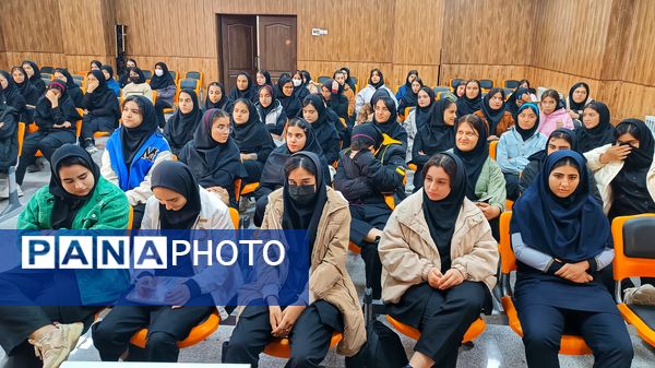 برگزاری «یکشنبه‌های مهارتی» طرح نماد در دبیرستان آرمیتا مصلی‌نژاد یاسوج