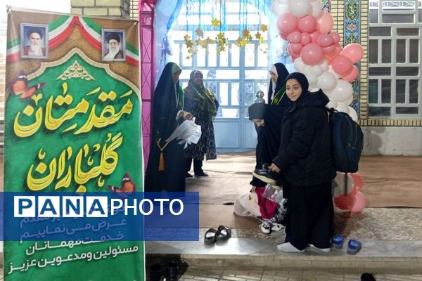 اعتکاف دانش‌آموزی رباط‌کریم با پرچم‌گردانی حضرت ابوالفضل(ع)