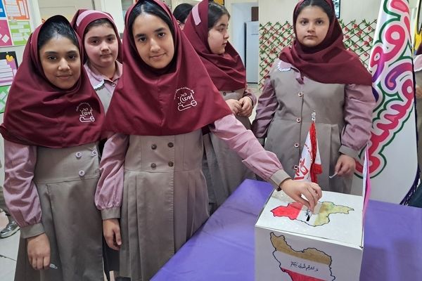 برگزاری انتخابات شورای دانش‌آموزی دبستان ارمغان هستی ناحیه 3 کرج