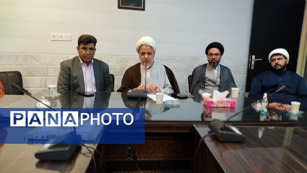 دیدار کادر آموزشی مدارس و دانش‌آموزان با امام جمعه شهرستان ساوه