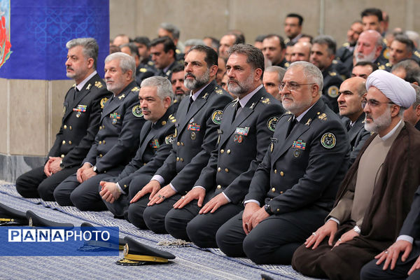 دیدار جمعی از فرماندهان نیروی هوایی و پدافند هوایی ارتش جمهوری اسلامی ایران با مقام معظم رهبری