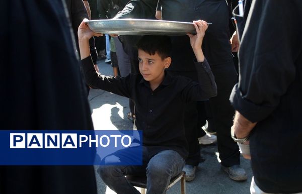جاماندگان اربعین حسینی در  راهپیمایی حرم تا حرم نیشابور 