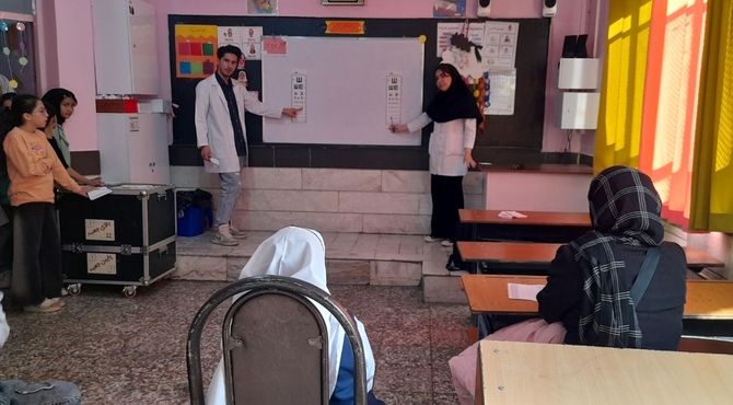 غربالگری سلامت دانش آموزان توسط گروه جهادی شهید کاظمی آشتیانی 