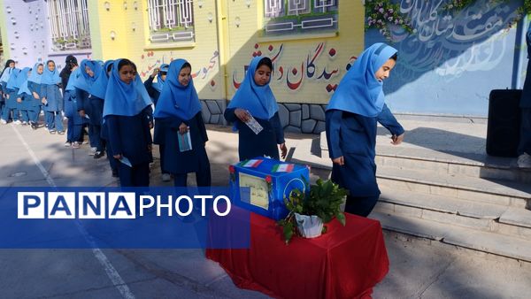 جشن عاطفه ها در مدرسه فرهنگ شهرستان خلیل آباد 