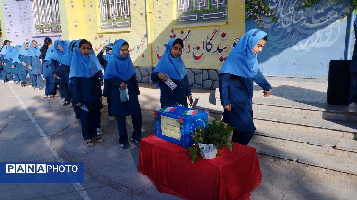 جشن عاطفه ها در مدرسه فرهنگ شهرستان خلیل آباد