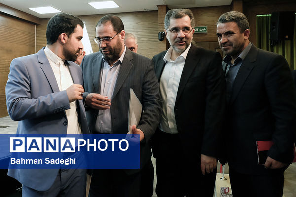 نشست ملی مدیران عامل و موسسان مدارس مجتمعی غیردولتی و هیات امنایی