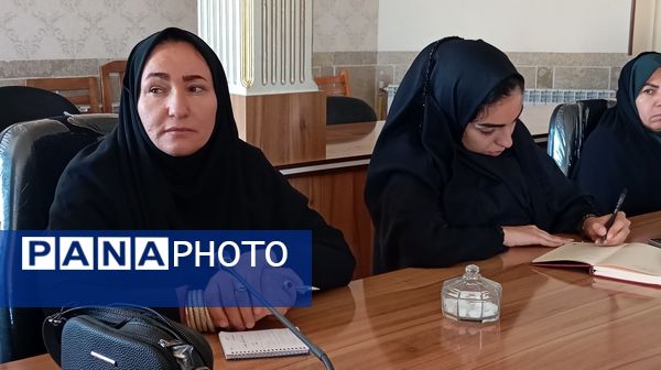 نشست توانمندسازی مدیران و مشاوران مدارس بن با محوریت پیشگیری از آسیبهای اجتماعی