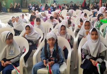 جشن شکوفه ها در دبستان شهید مجید مجیدی ناحیه دو شهرری 