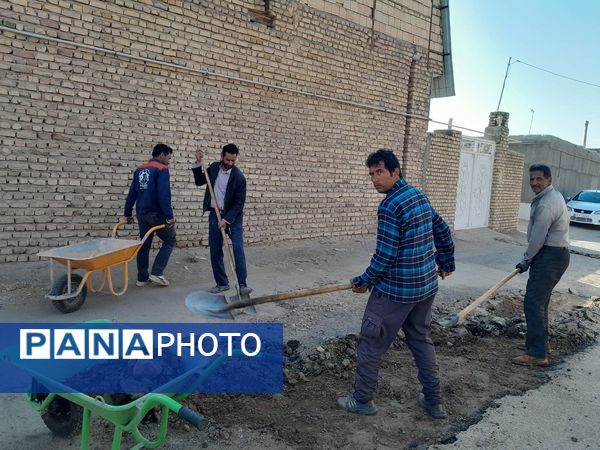 فرآیند چاله‌گیری کوچه دبیرستان مادر مهربان نقاب شهرستان خلیل آباد
