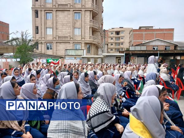 حضور نیروهای انتظامی در دبیرستان نجم قائمشهر